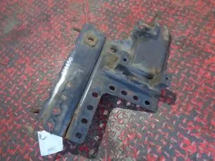 504036268 IVECO Кронштейн усилителя бампера левый