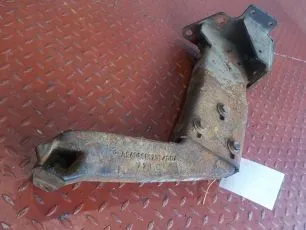 9406661231 MERCEDES Кронштейн подножки