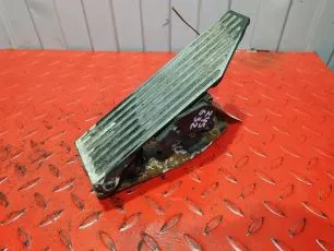 7484557548 RENAULT Педаль газа