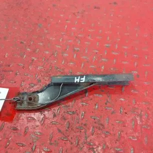 82318840 VOLVO Кронштейн подножки