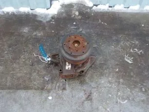 5001875237 RENAULT Насос водяной