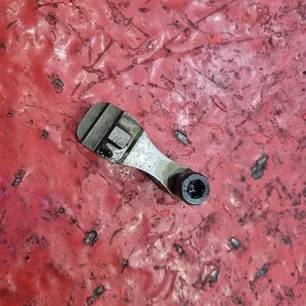 7420793040 RENAULT Прижим клапана
