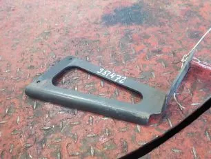 9305202133 MERCEDES Кронштейн подножки
