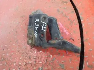 20545095 VOLVO Петля решетки радиатора