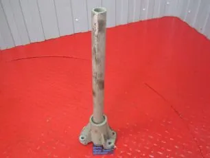 7420821476 RENAULT Кронштейн крыла заднего
