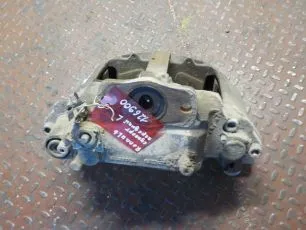 5010393686 RENAULT Суппорт передний левый