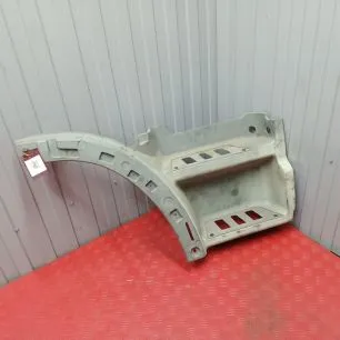 9436600201 MERCEDES Корпус подножки верхний правый