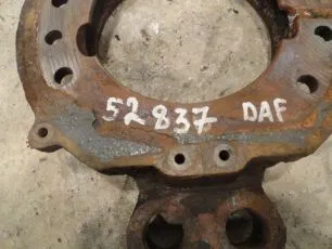 1347415 DAF Щит опорный передний