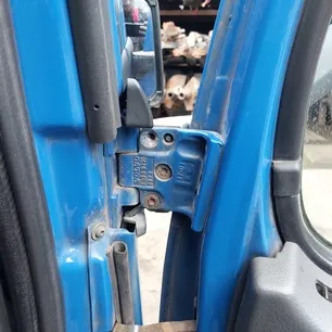 20398136 VOLVO Петля двери верхняя правая