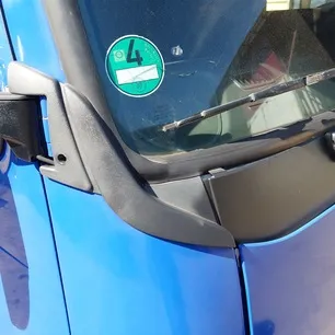 20529672 VOLVO Накладка лобового стекла