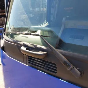 8189632 VOLVO Поводок стеклоочистителя