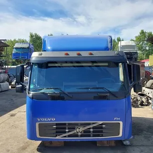 21100732 VOLVO Стекло лобовое