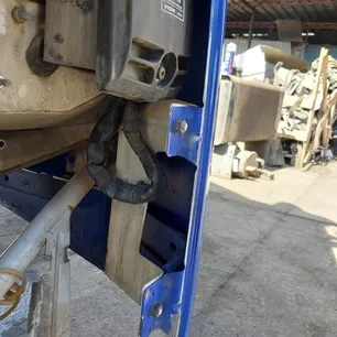 20731735 VOLVO Кронштейн дефлектора левый