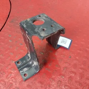 5010367349 RENAULT Кронштейн насоса подъема кабины