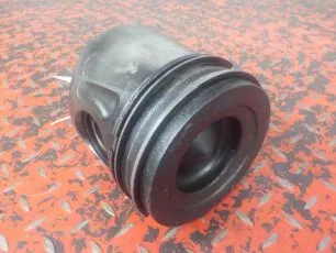 2995836 IVECO Поршень