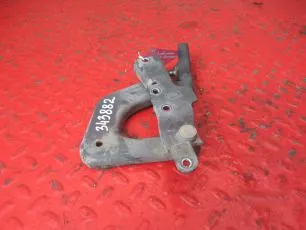 84104144 VOLVO Петля решетки радиатора