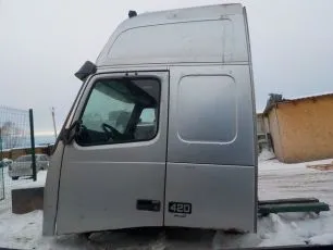 3980432 VOLVO Дверь левая