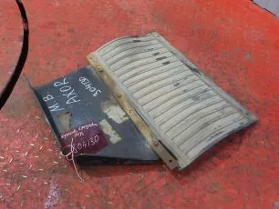 9588811014 MERCEDES Кронштейн брызговика