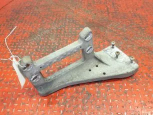 9436662531 MERCEDES Кронштейн корпуса подножки левый