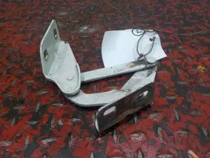 504058771 IVECO Петля капота