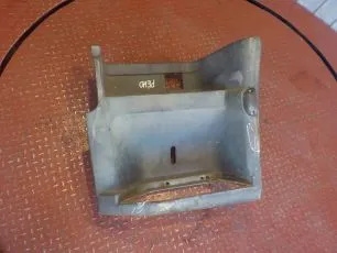 5010225068 RENAULT Корпус подножки нижний левый