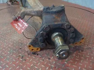7182195 IVECO Кулак поворотный левый