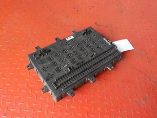 5010428876 RENAULT Блок предохранителей