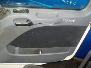 9437209500 MERCEDES Обшивка двери