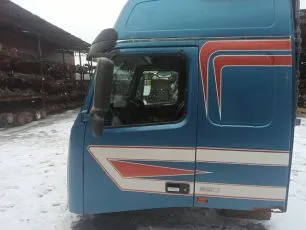 20360542 VOLVO Дверь левая