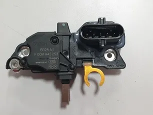 F00MA45253 BOSCH Реле регулятор генератора