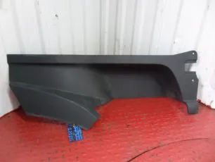82819477 VOLVO Накладка корпуса подножки