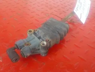 7420746460 RENAULT Кран уровня пола
