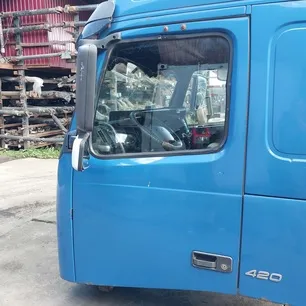 20360542 VOLVO Дверь левая