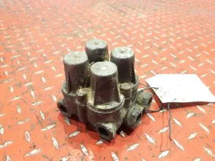 8152899 VOLVO Кран 4-х контурный