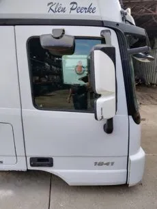 7200118 MERCEDES Стекло двери правое