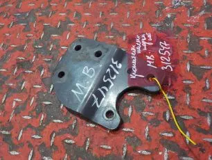 9305530640 MERCEDES Кронштейн насоса подъема кабины