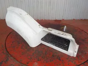5010468636 RENAULT Корпус подножки верхний правый