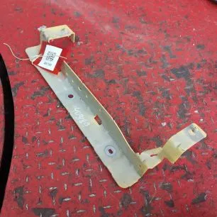 21548892 VOLVO Кронштейн дефлектора правый