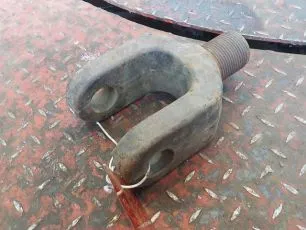 7420997334 RENAULT Крюк буксировочный