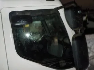 20827126 VOLVO Стекло двери правое