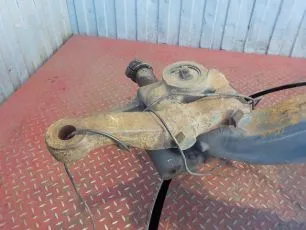 9423320701 MERCEDES Кулак поворотный левый