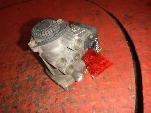 20456402 VOLVO Кран управления тормозами прицепа