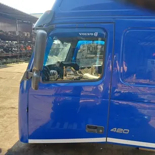 20360542 VOLVO Дверь левая