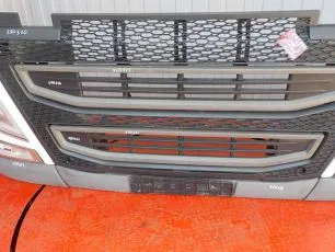 82177794 VOLVO Молдинг решетки радиатора