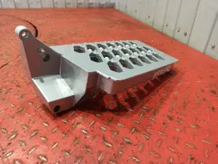 TD1151038R TANGDE Кронштейн подножки нижней правой