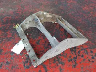 7421087113 RENAULT Кронштейн подножки