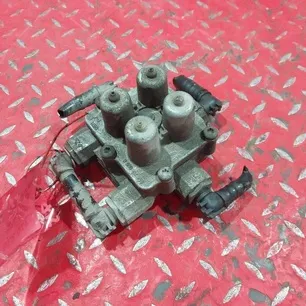 WG9000360523 SITRAK\HOWO Кран 4-х контурный