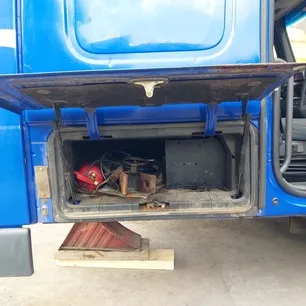 8191540 VOLVO Рамка бардачка