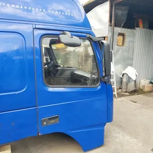 20360850 VOLVO Дверь правая