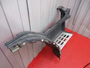 82644147 VOLVO Корпус подножки верхний правый